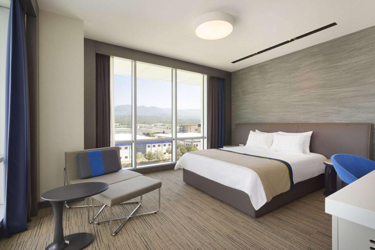 Ramada Hotel & Suites By Wyndham Izmir Kemalpasa Buitenkant foto
