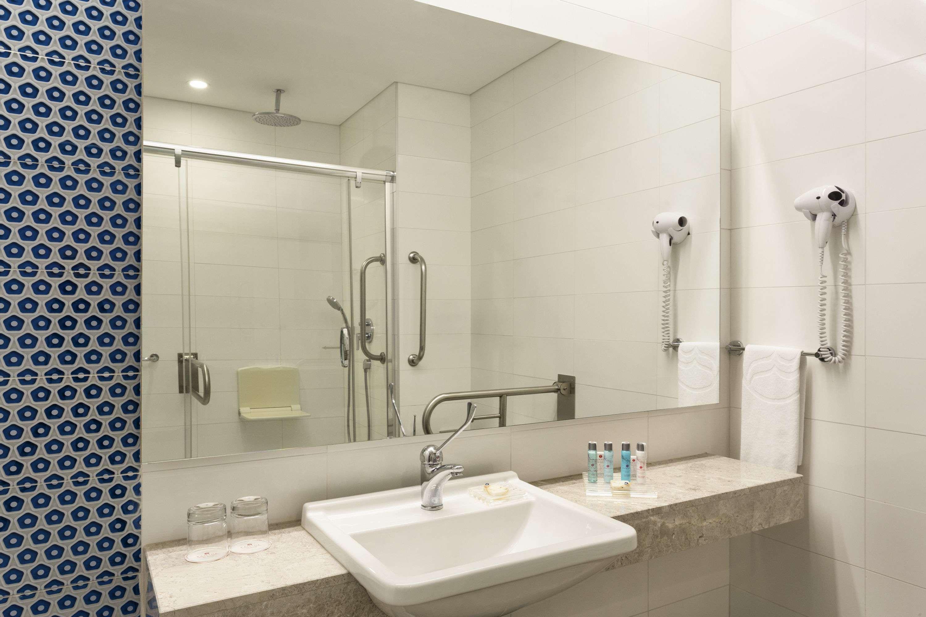 Ramada Hotel & Suites By Wyndham Izmir Kemalpasa Buitenkant foto