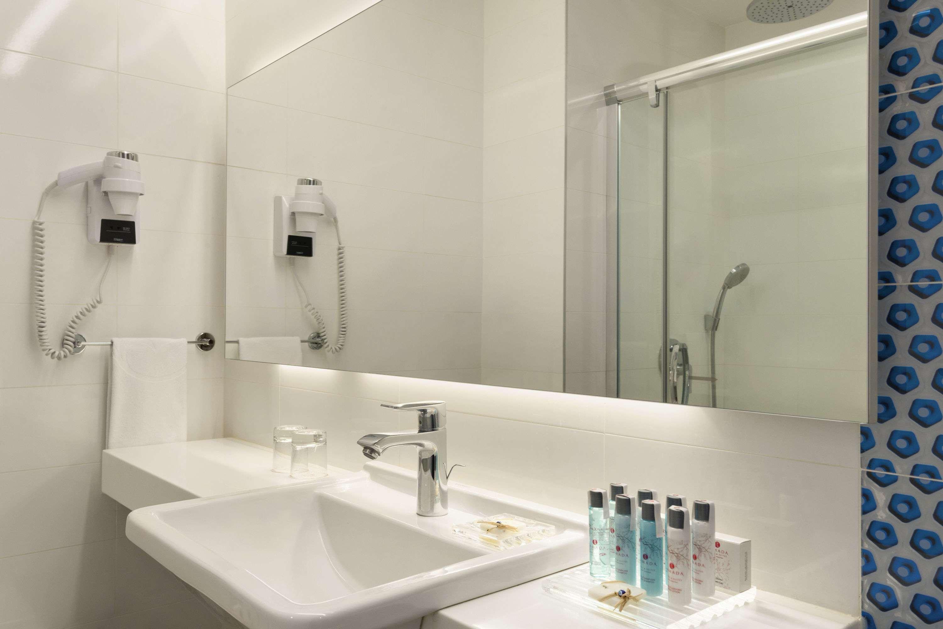 Ramada Hotel & Suites By Wyndham Izmir Kemalpasa Buitenkant foto