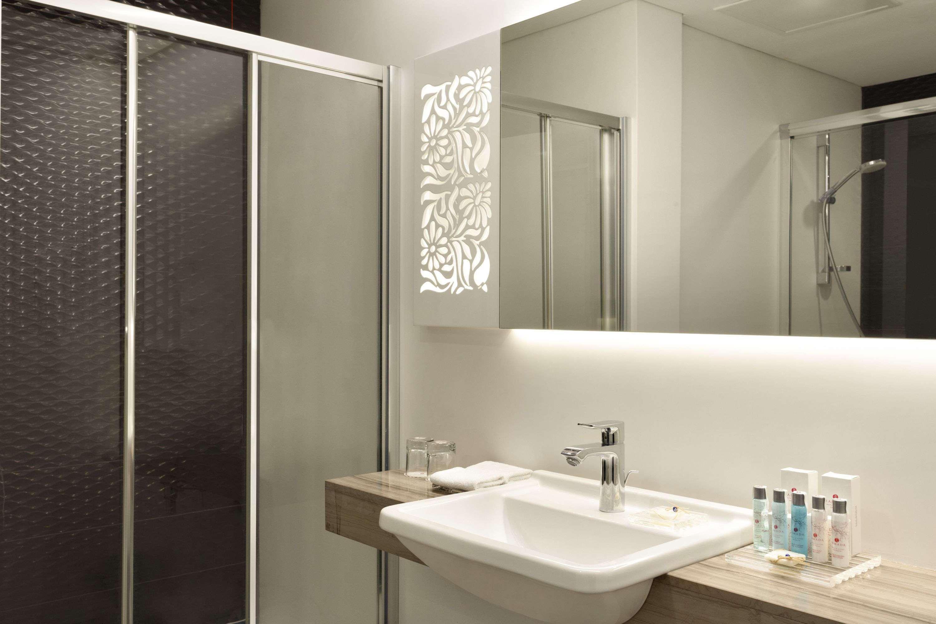 Ramada Hotel & Suites By Wyndham Izmir Kemalpasa Buitenkant foto