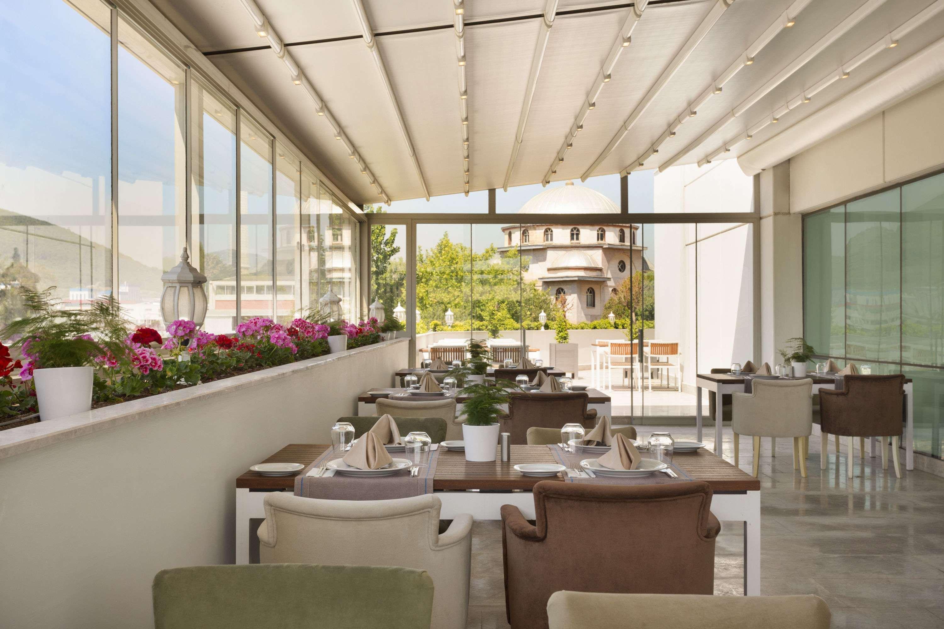 Ramada Hotel & Suites By Wyndham Izmir Kemalpasa Buitenkant foto