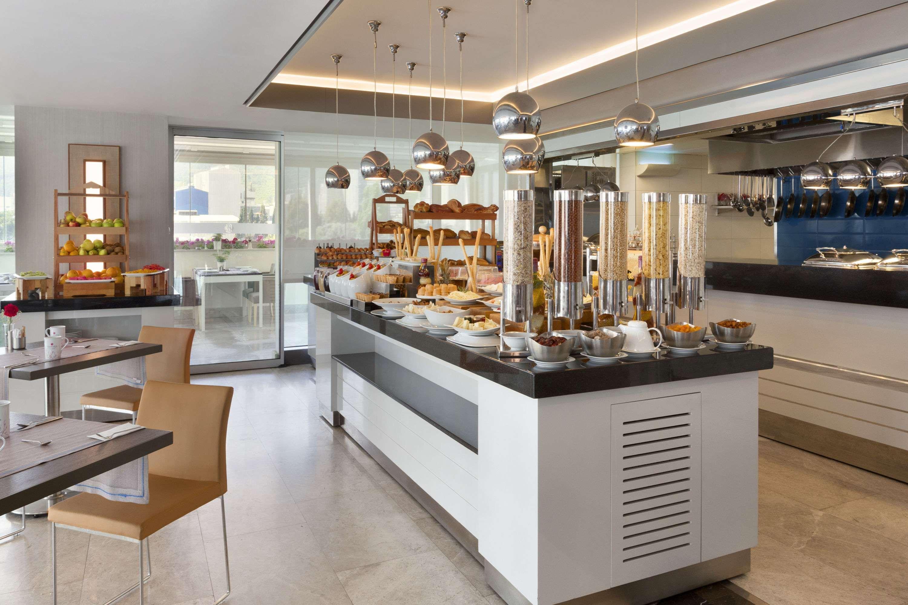 Ramada Hotel & Suites By Wyndham Izmir Kemalpasa Buitenkant foto