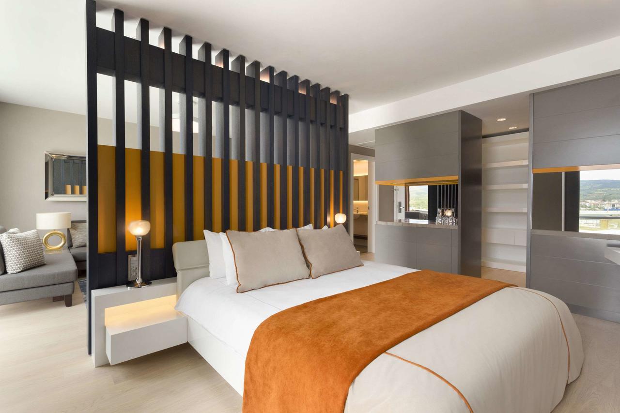 Ramada Hotel & Suites By Wyndham Izmir Kemalpasa Buitenkant foto