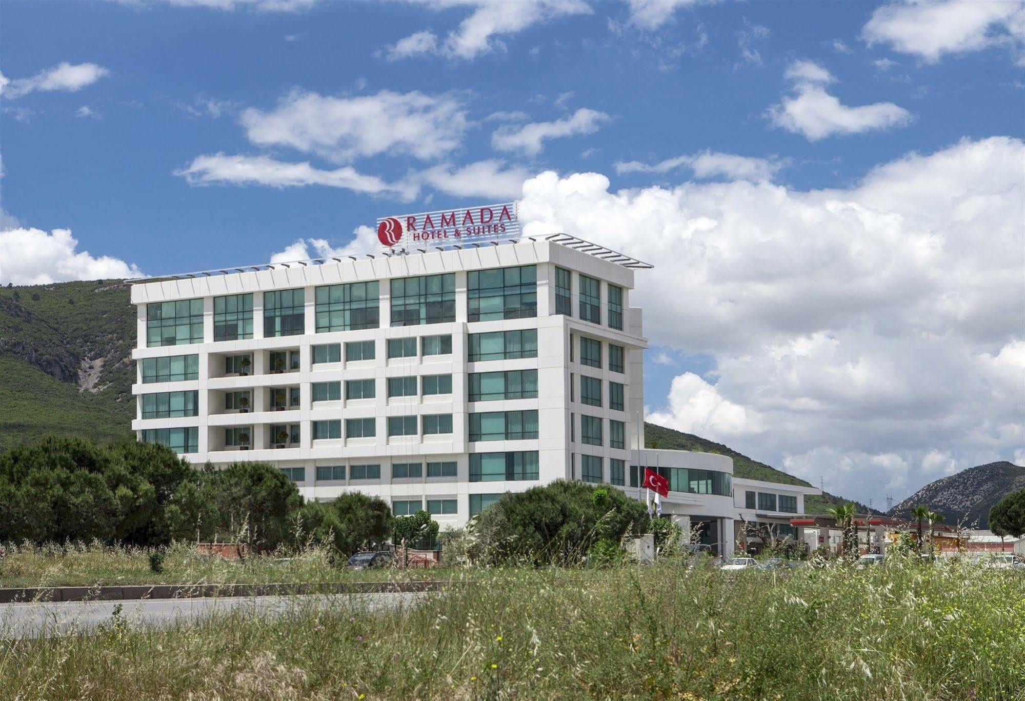 Ramada Hotel & Suites By Wyndham Izmir Kemalpasa Buitenkant foto