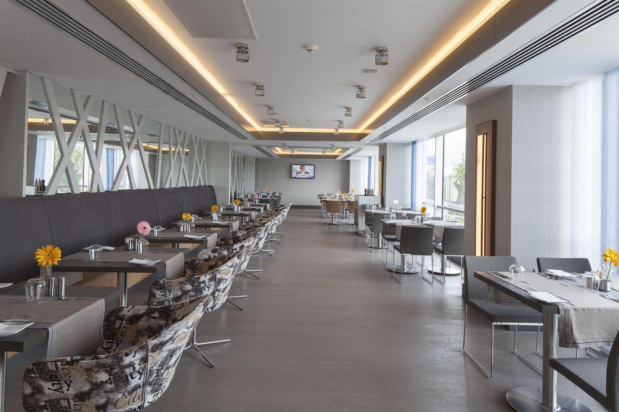 Ramada Hotel & Suites By Wyndham Izmir Kemalpasa Buitenkant foto
