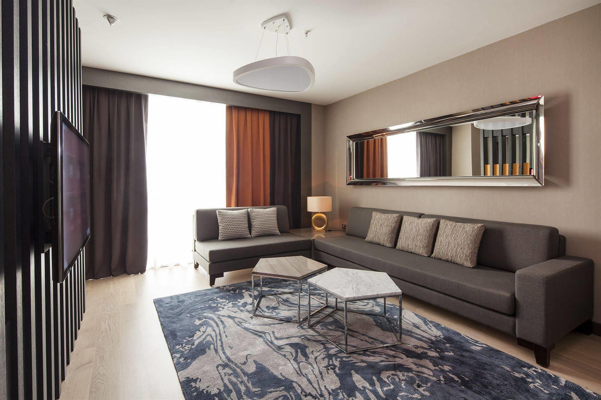 Ramada Hotel & Suites By Wyndham Izmir Kemalpasa Buitenkant foto