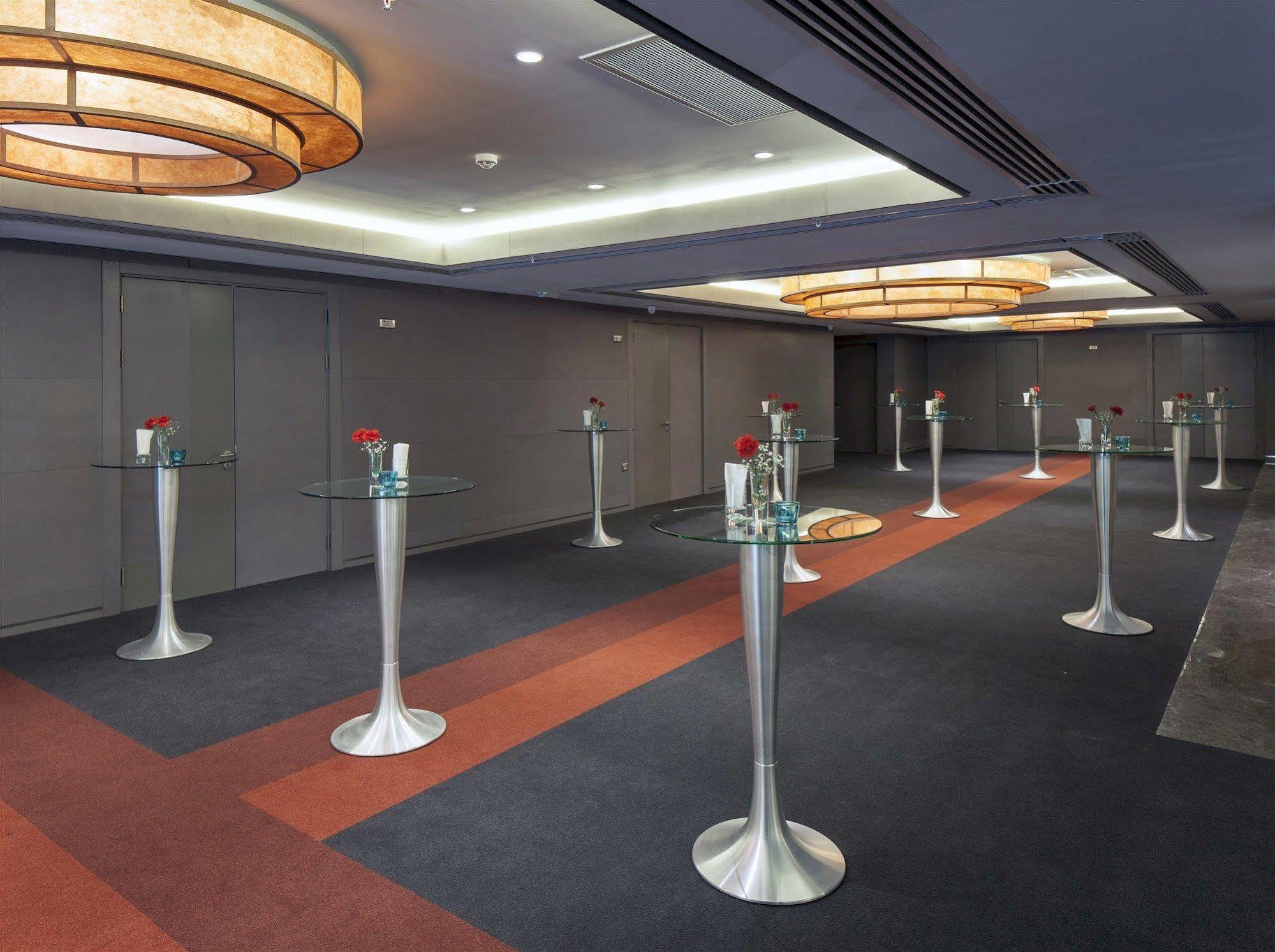 Ramada Hotel & Suites By Wyndham Izmir Kemalpasa Buitenkant foto