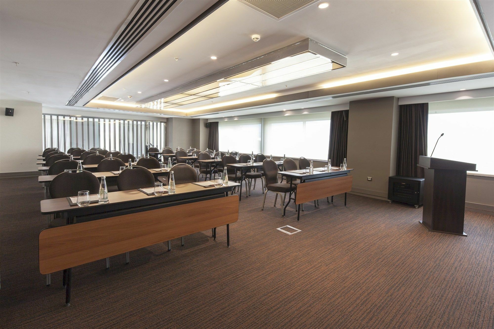 Ramada Hotel & Suites By Wyndham Izmir Kemalpasa Buitenkant foto